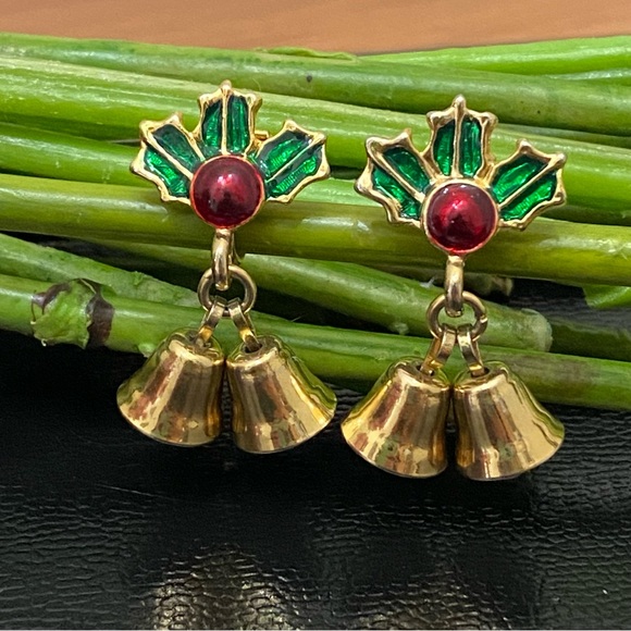 Vintage Holly Christmas Bells Gold-tone Holiday Clip On Earrings - Picture 1 of 12